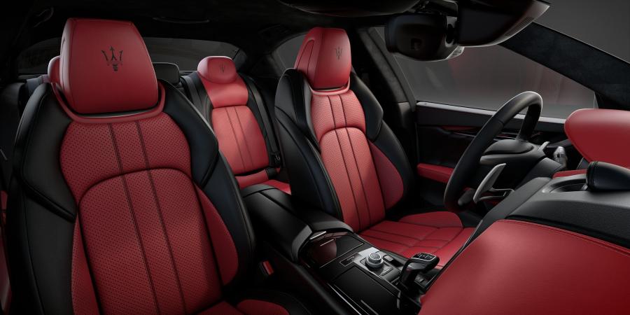 Интерьер Maserati Ghibli Ribelle 2018 года  (фото 4 из 4)